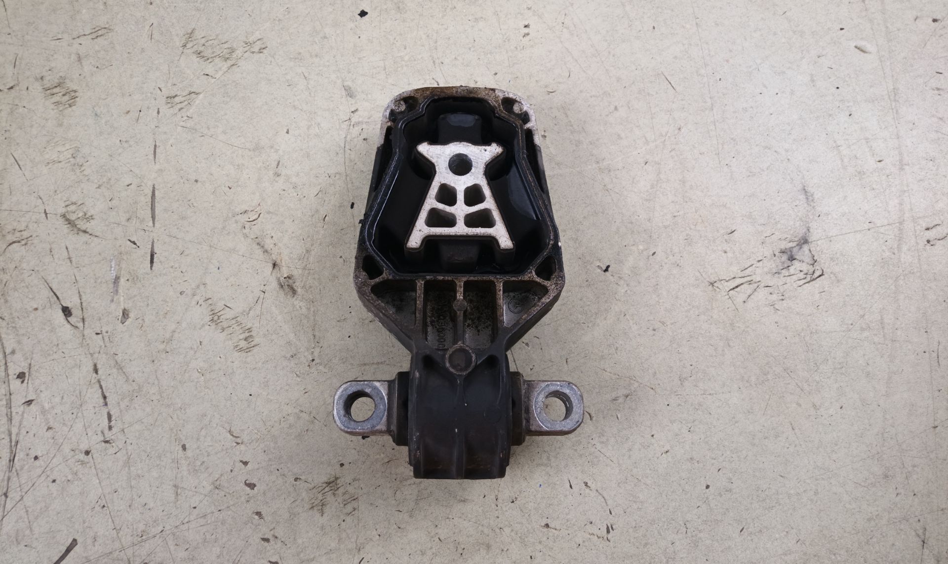 SOPORTE MOTOR TRASERO