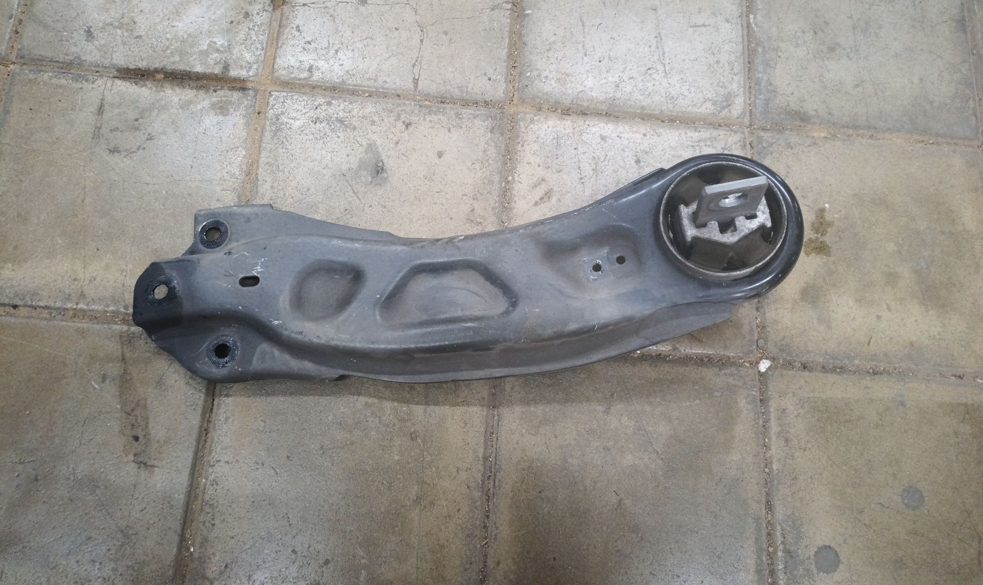 BRAZO SUSPENSION TRASERO DERECHO Mercedes-Benz A (BM 176)