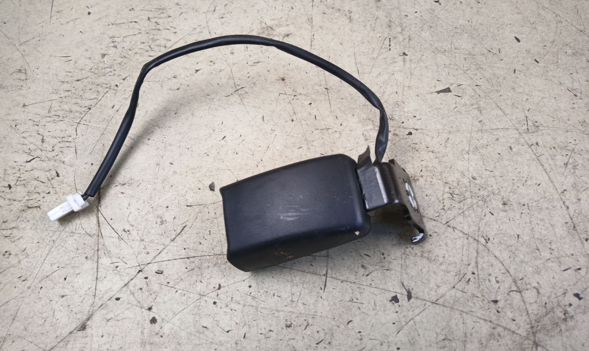 ENGANCHE CINTURON TRASERO CENTRAL Hyundai i30 (FD)