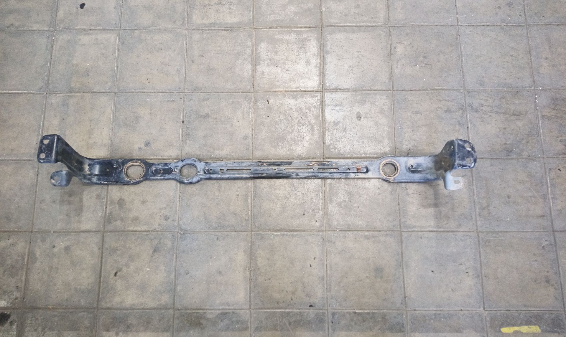TRAVESAÑO INFERIOR Ford Focus Berlina (CAK)