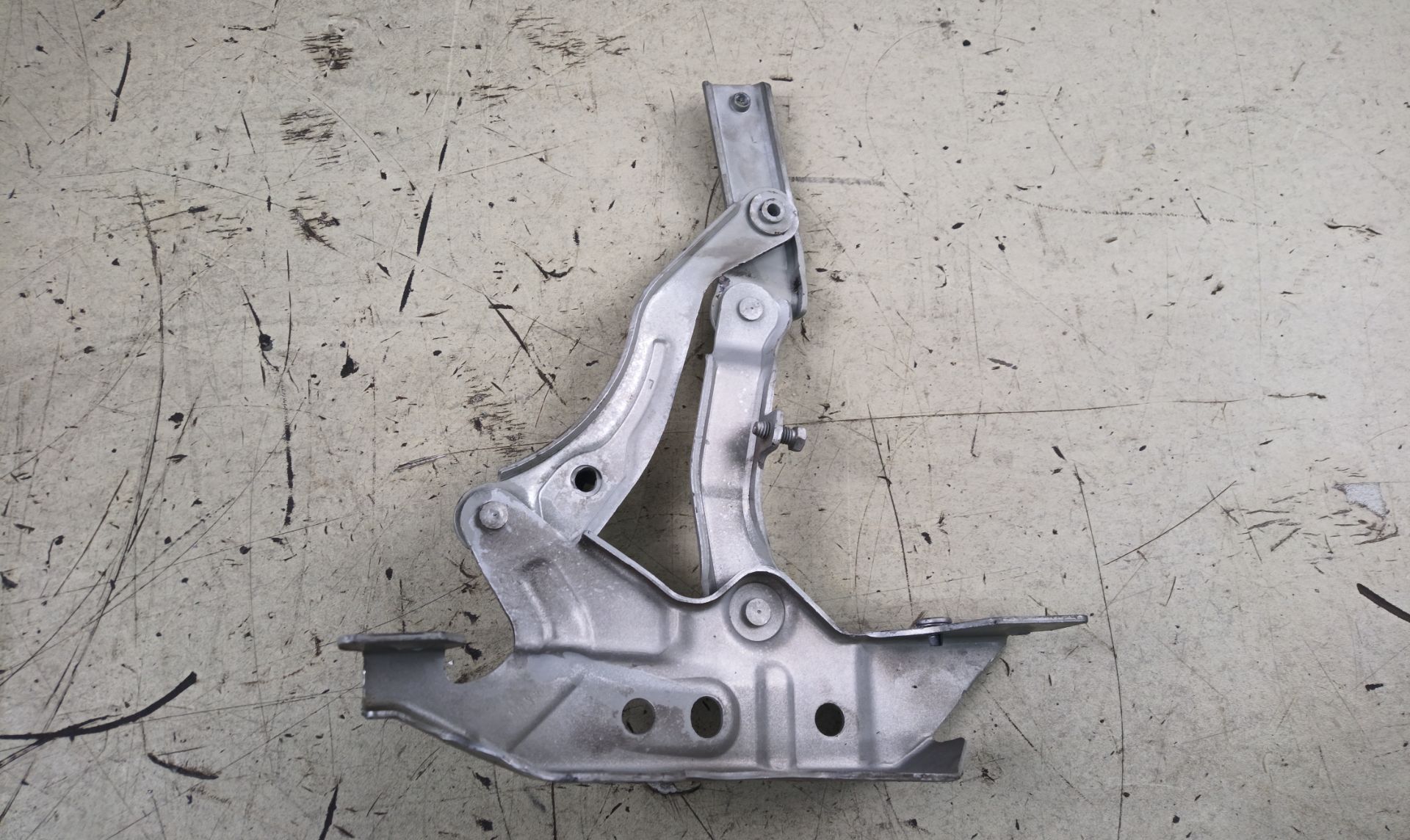 BISAGRA CAPO IZQUIERDA Mercedes-Benz A (BM 169)
