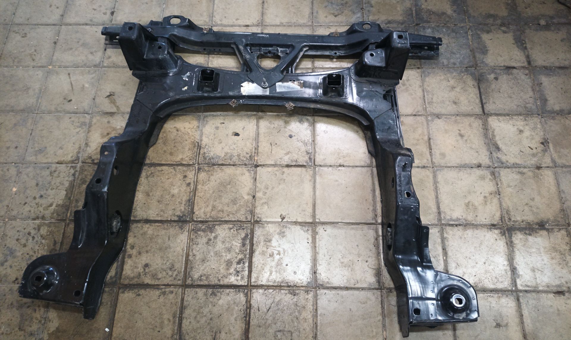 EJE DELANTERO / CUNA MOTOR