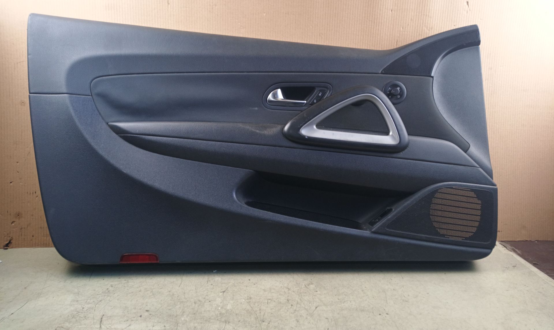 GUARNECIDO PUERTA DELANTERA IZQUIERDA Volkswagen Scirocco (137)