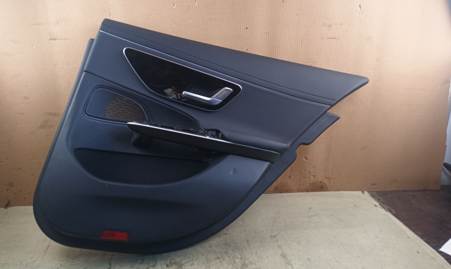 GUARNECIDO PUERTA TRASERA DERECHA Mercedes-Benz E Familiar (BM 214)