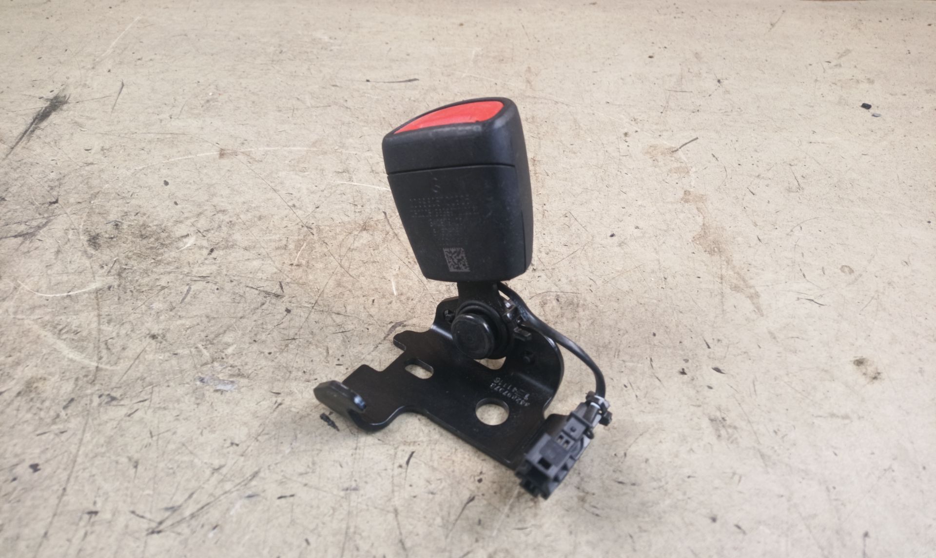 ENGANCHE CINTURON TRASERO IZQUIERDO Mercedes-Benz E Familiar (BM 214)