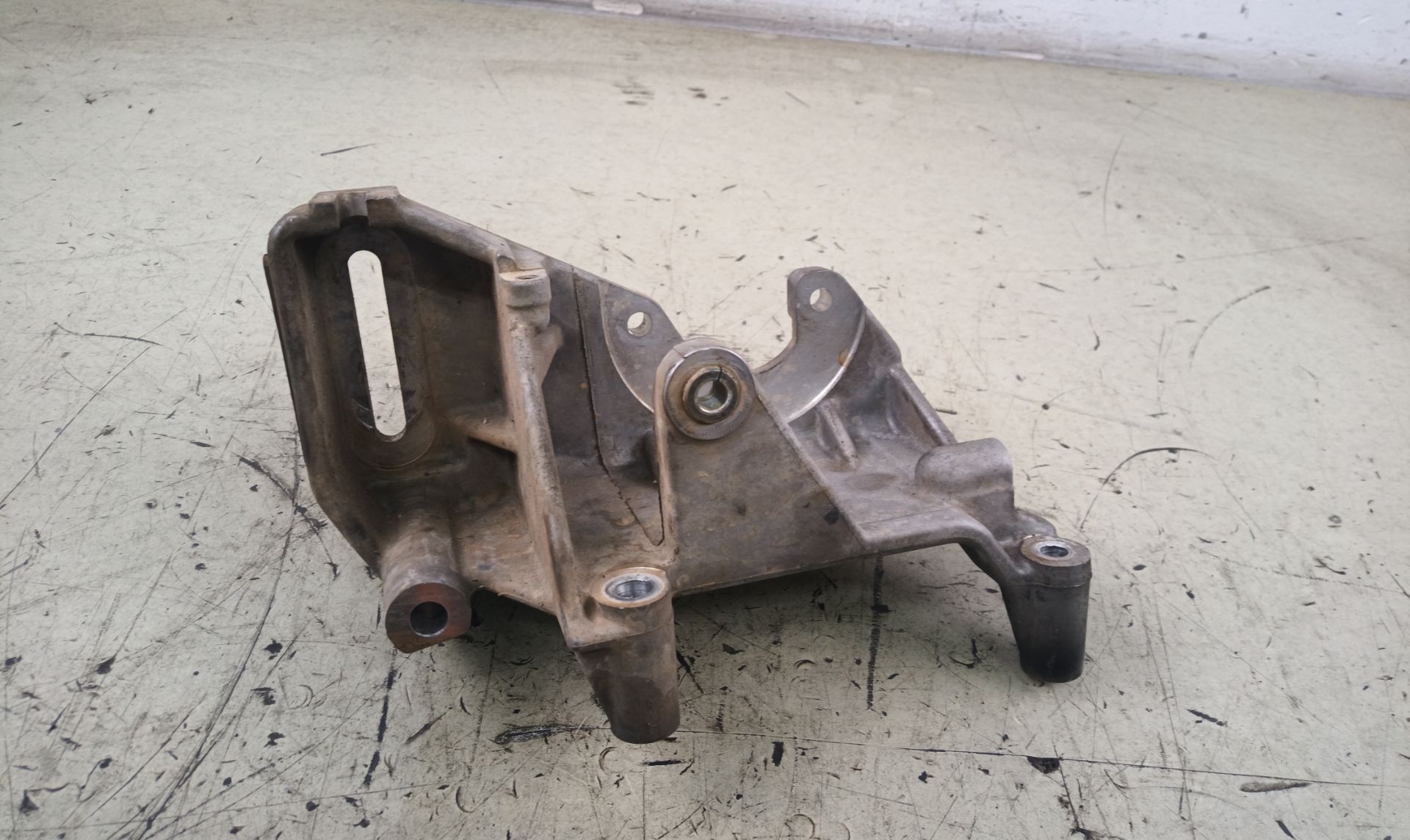 SOPORTE ALTERNADOR Mitsubishi Montero Pinin IO (H60/H70)