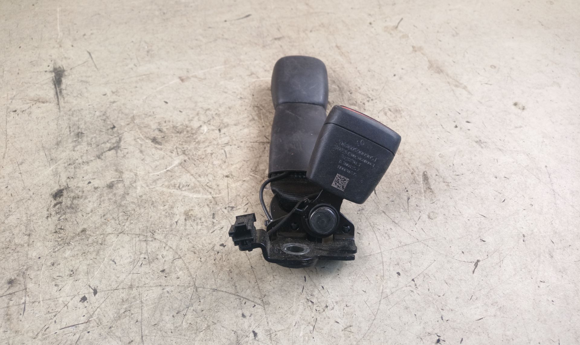 ENGANCHE CINTURON TRASERO CENTRAL Mercedes-Benz E Familiar (BM 214)