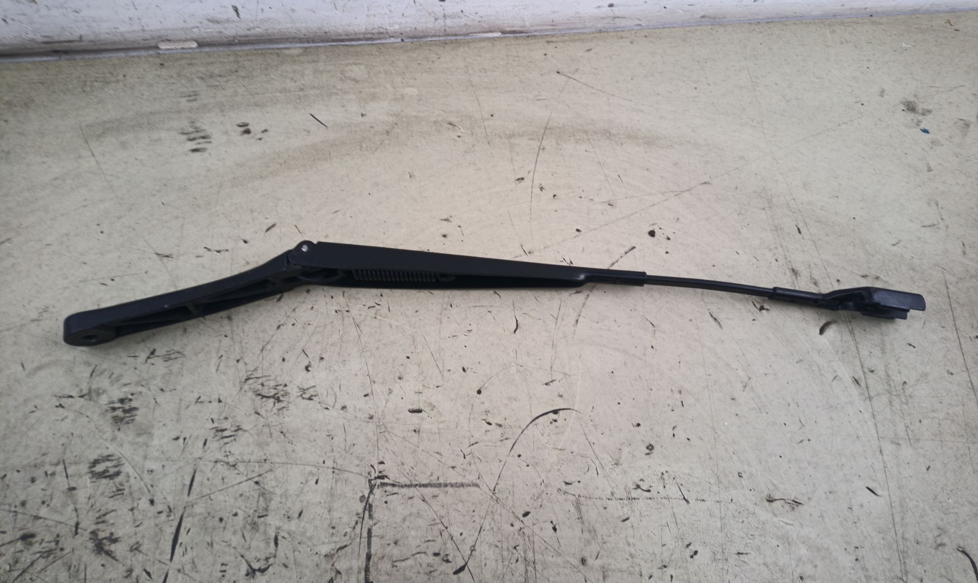 BRAZO LIMPIA DELANTERO IZQUIERDO Volkswagen Scirocco (137)
