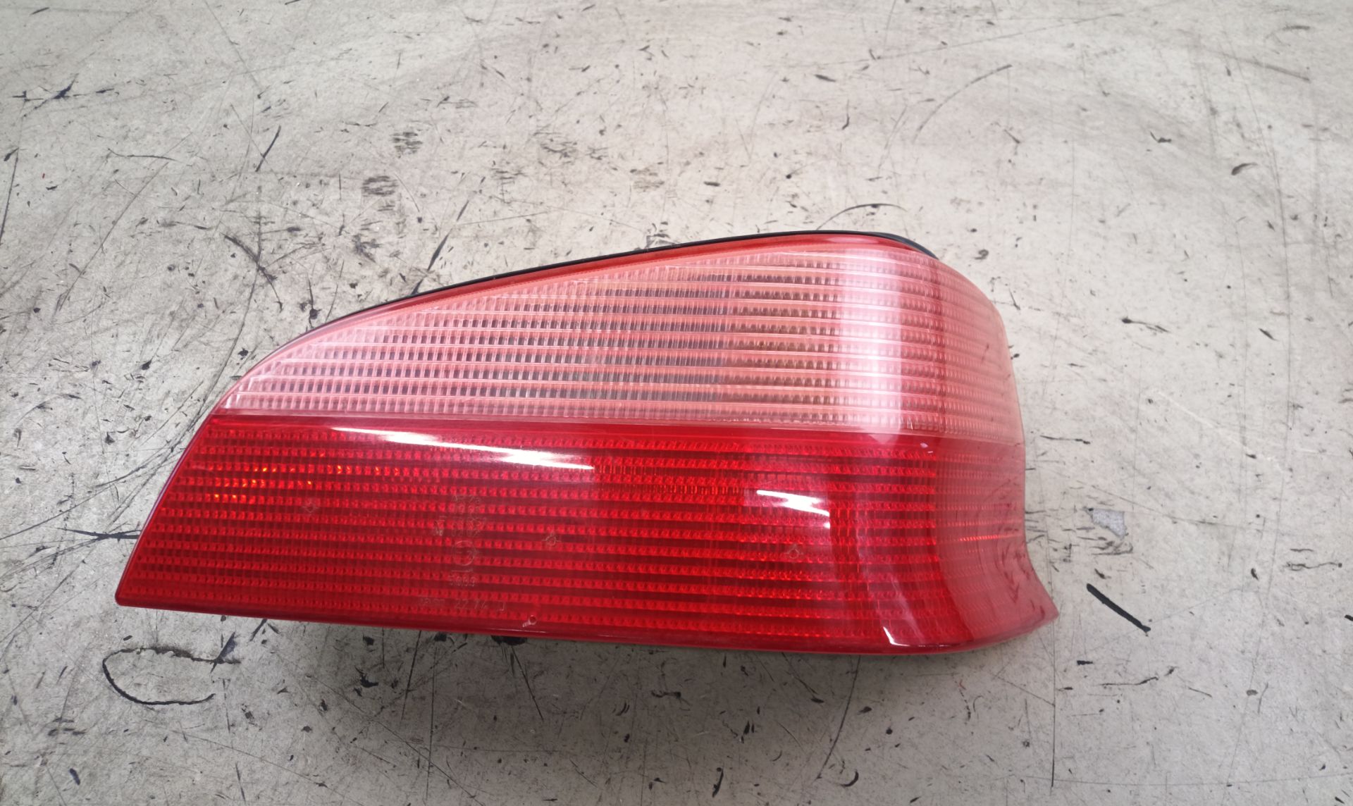 PILOTO TRASERO DERECHO Peugeot 106 (S2)