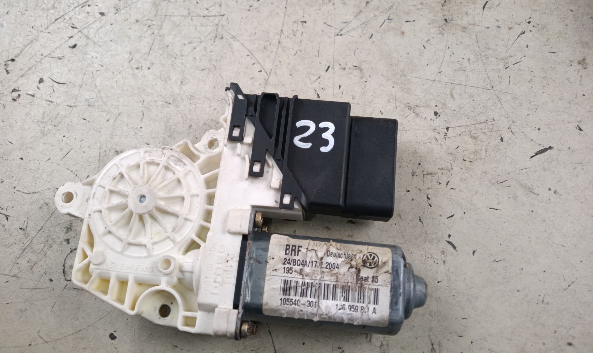 MOTOR ELEVALUNAS TRASERO IZQUIERDO Seat Leon (1M1)