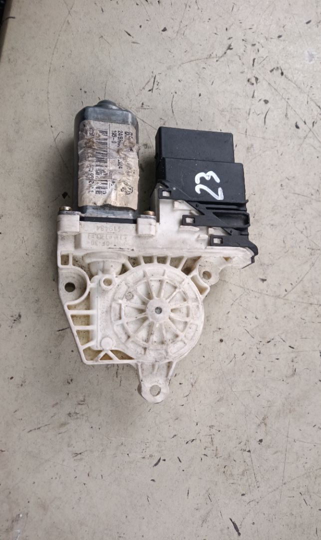 MOTOR ELEVALUNAS TRASERO DERECHO Seat Leon (1M1)