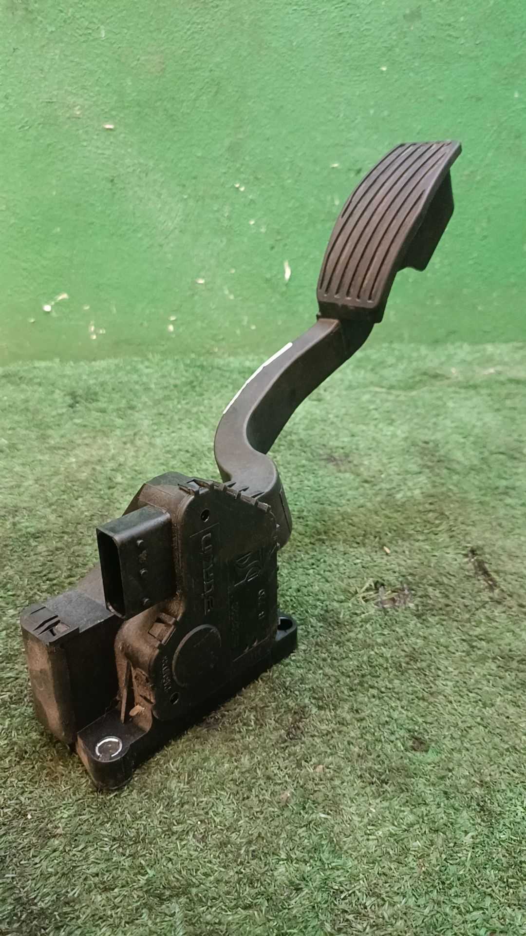 PEDAL ACELERADOR