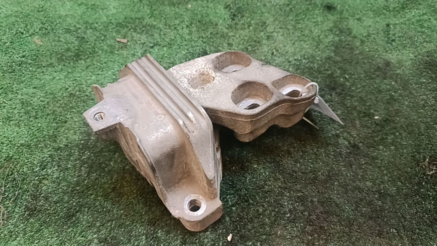 SOPORTE MOTOR IZQUIERDO