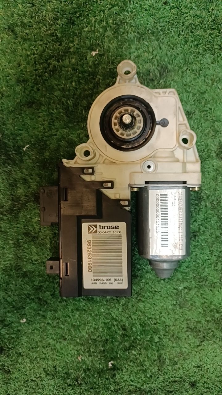 MOTOR ELEVALUNAS TRASERO DERECHO