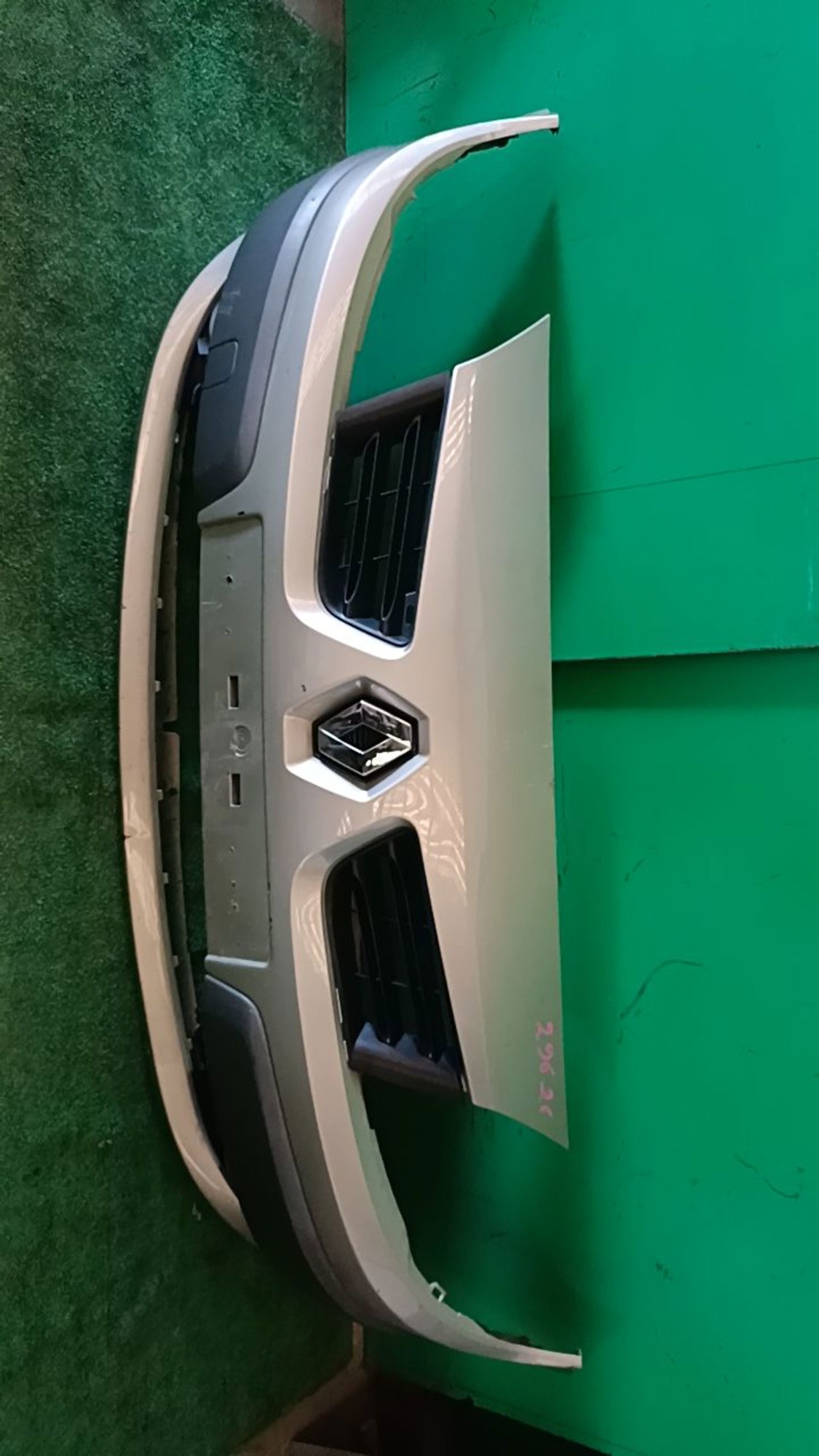 PARAGOLPES DELANTERO · Renault Megane II Berlina 5P · 2002