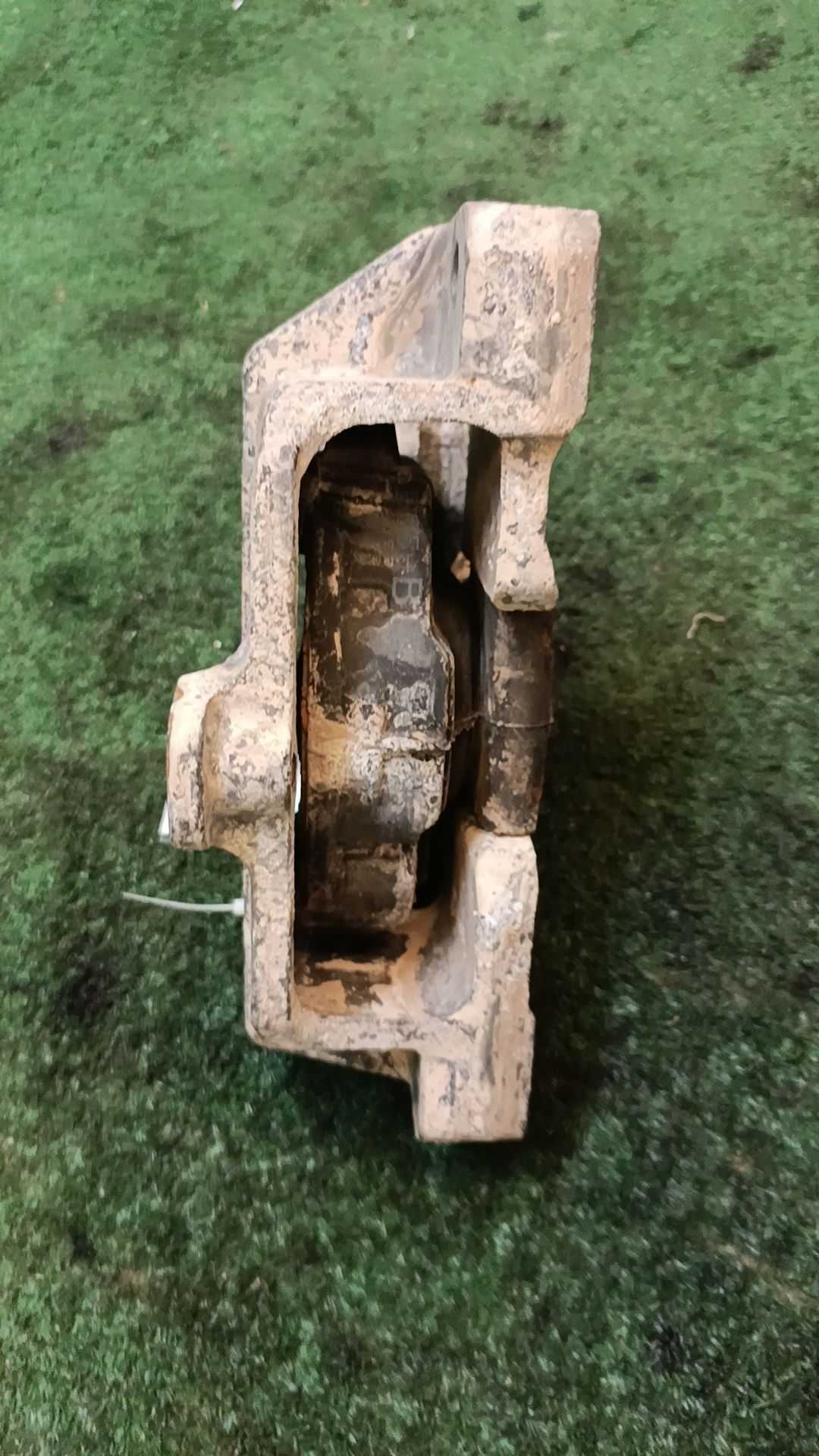 SOPORTE MOTOR IZQUIERDO