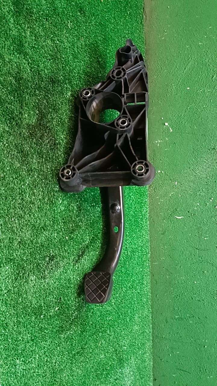 PEDAL EMBRAGUE