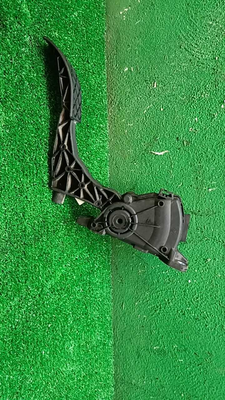 PEDAL ACELERADOR