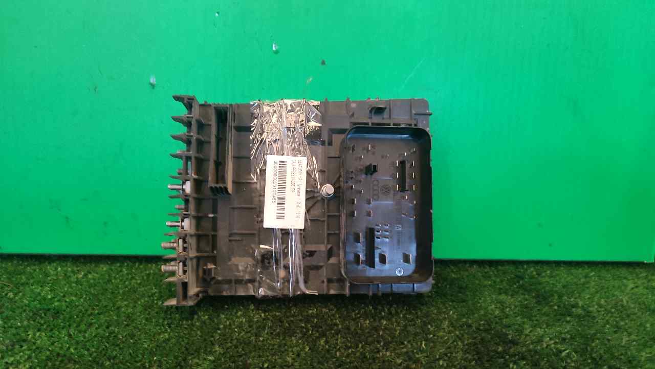 CAJA RELES / FUSIBLES