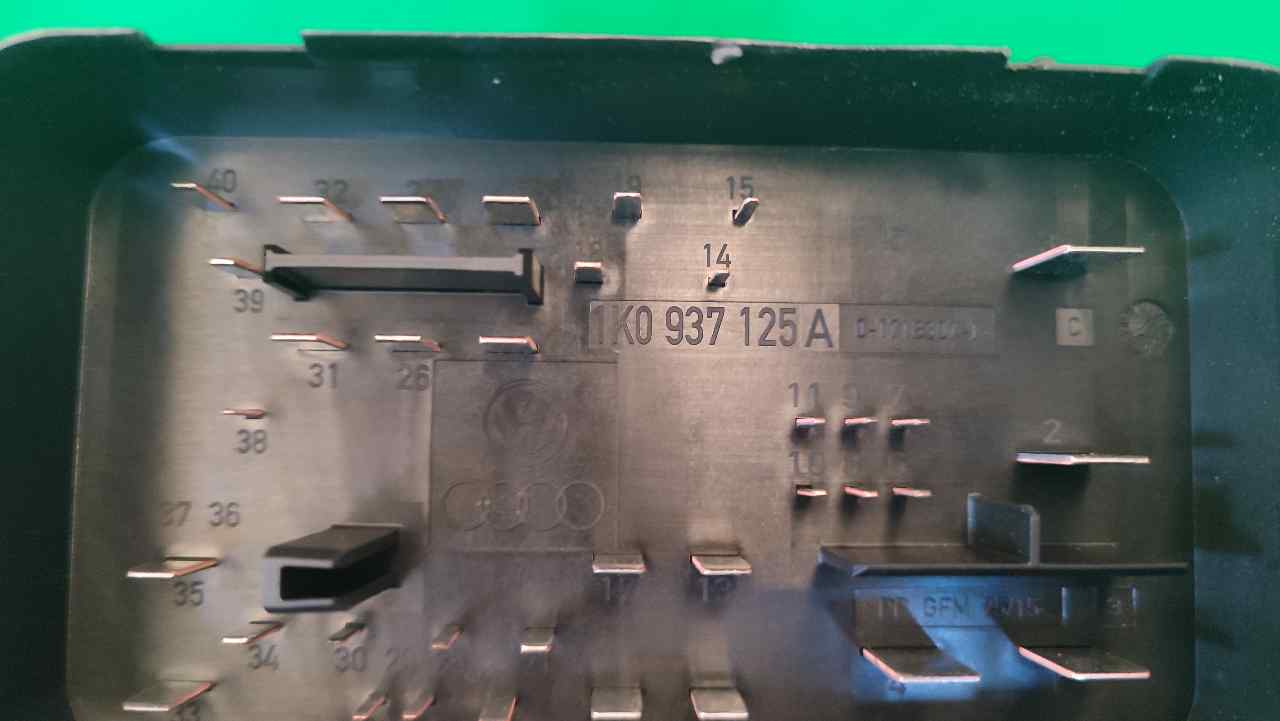 CAJA RELES / FUSIBLES