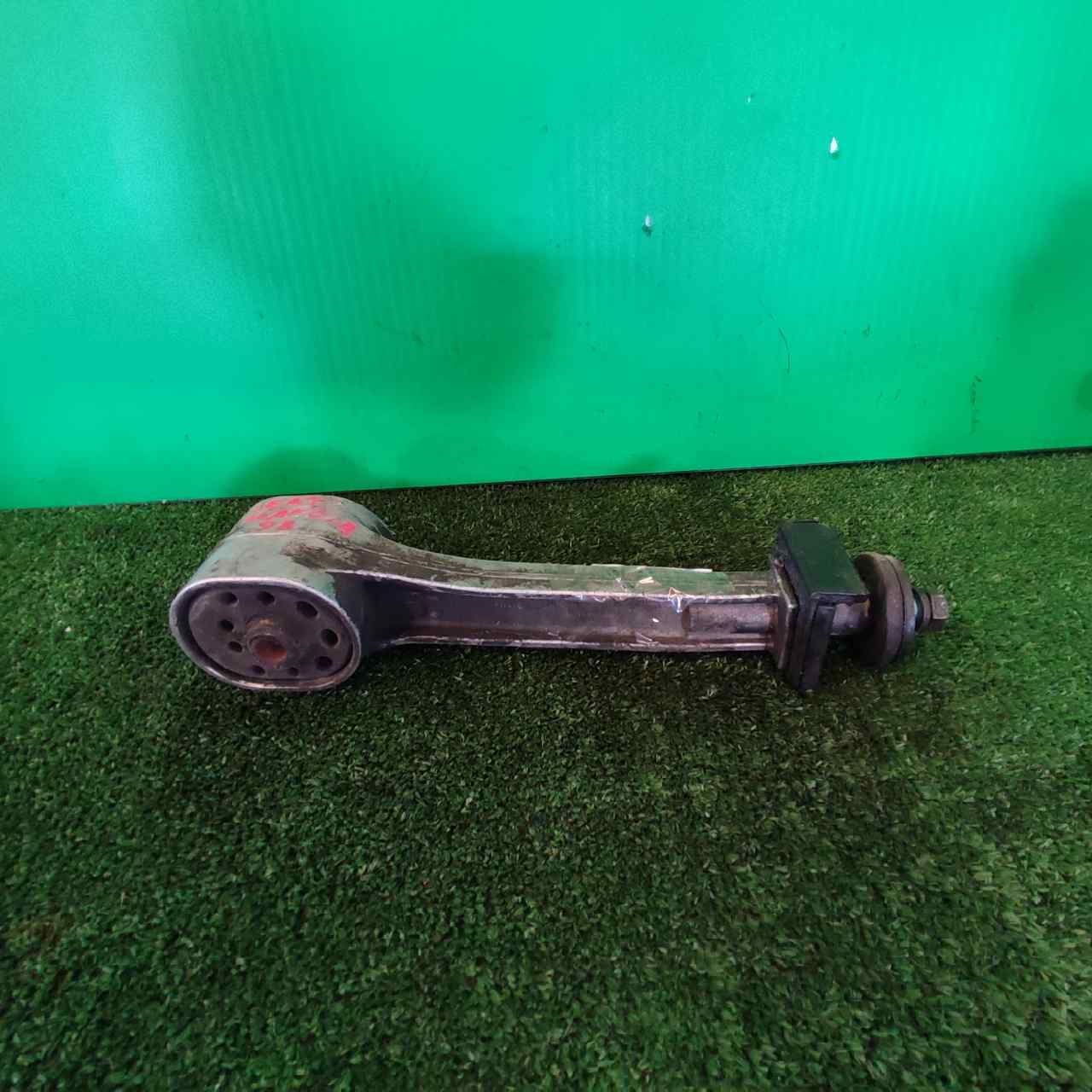SOPORTE MOTOR TRASERO