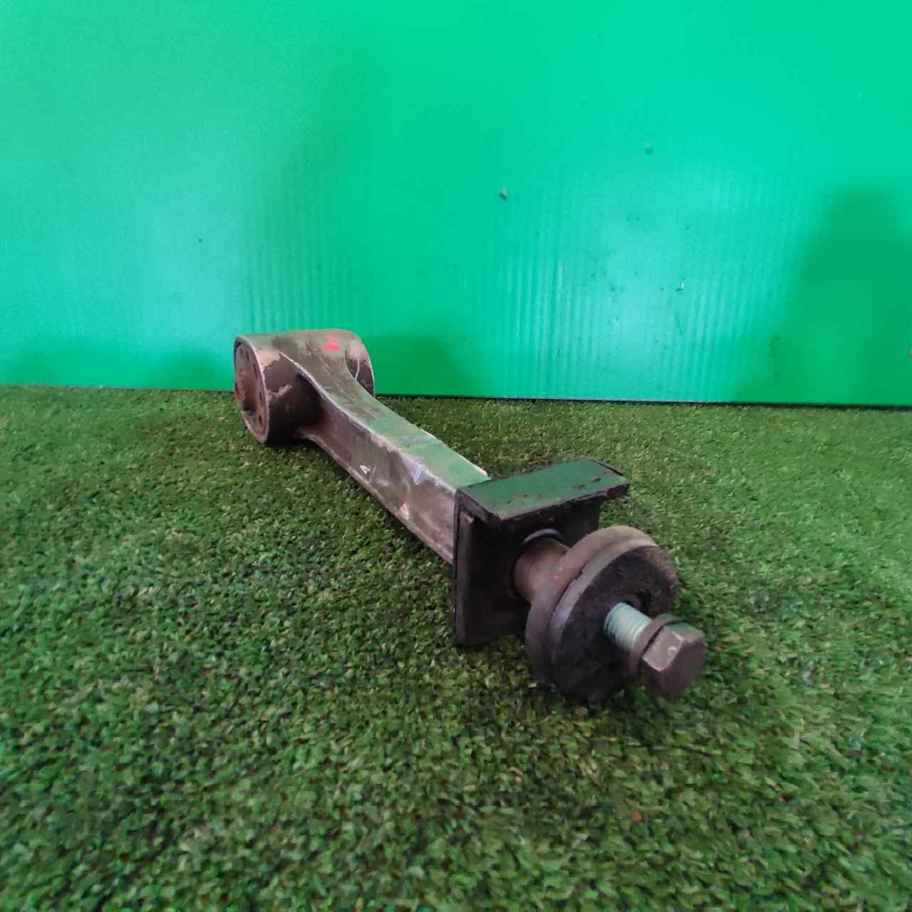 SOPORTE MOTOR TRASERO
