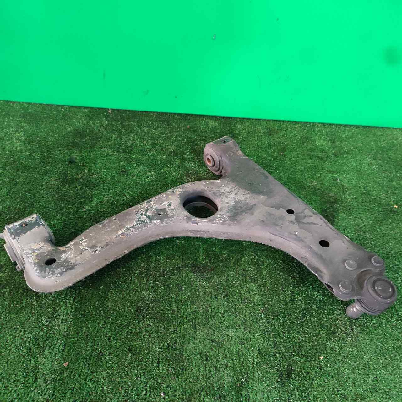 BRAZO SUSPENSION INFERIOR DELANTERO IZQUIERDO