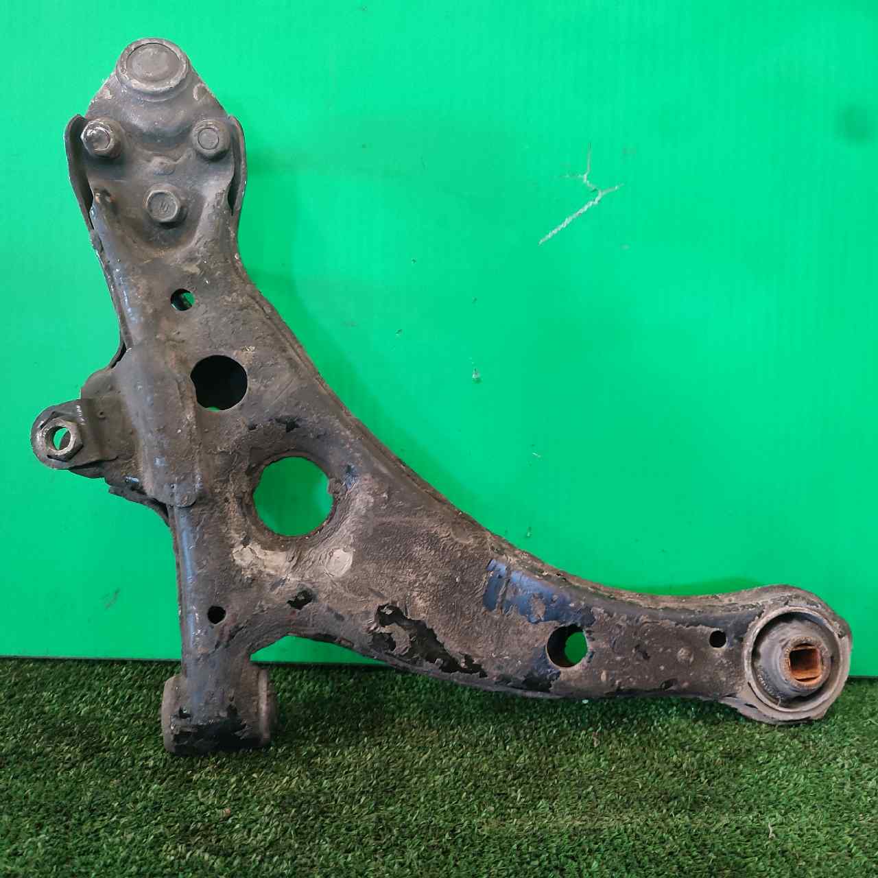 BRAZO SUSPENSION INFERIOR DELANTERO IZQUIERDO