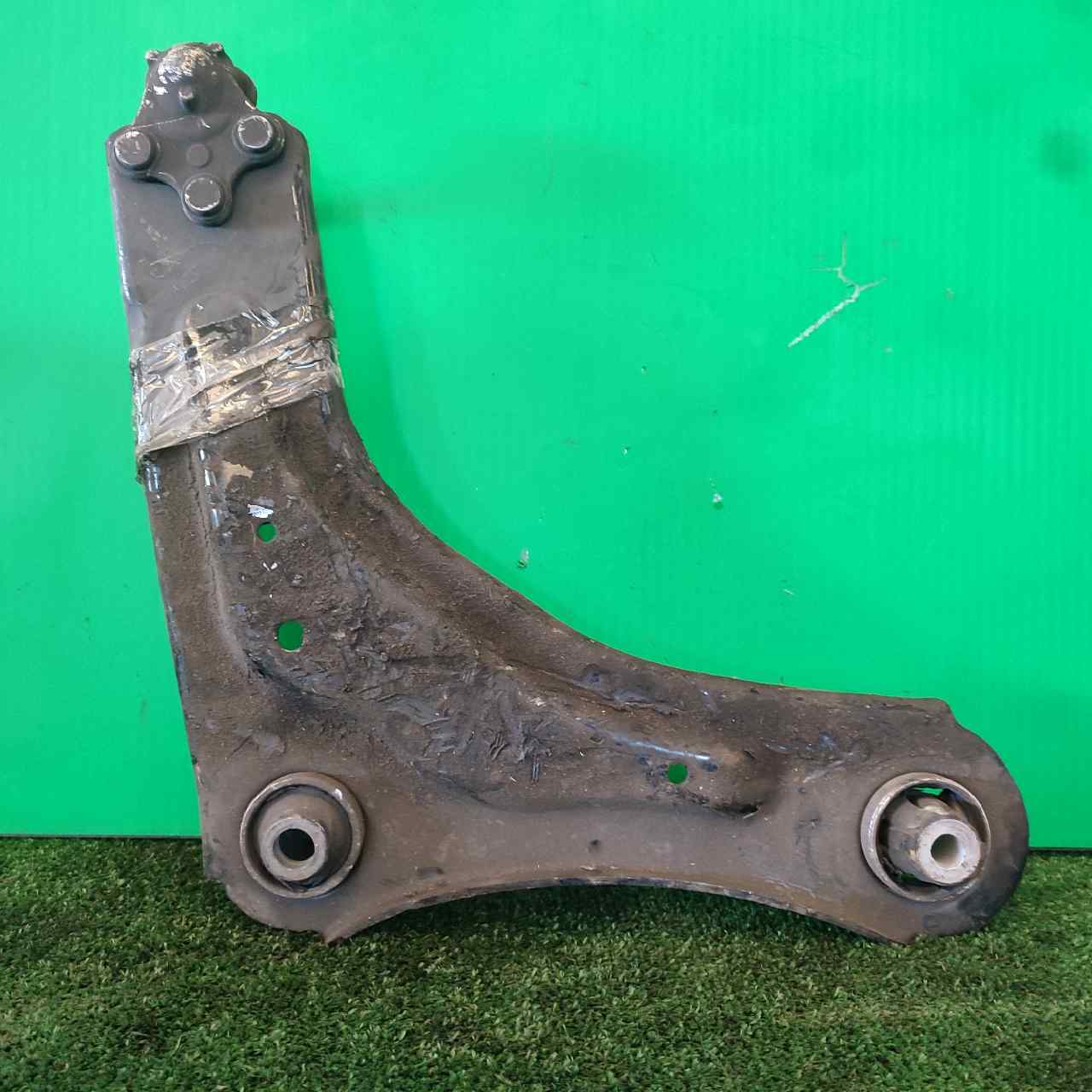 BRAZO SUSPENSION INFERIOR DELANTERO IZQUIERDO