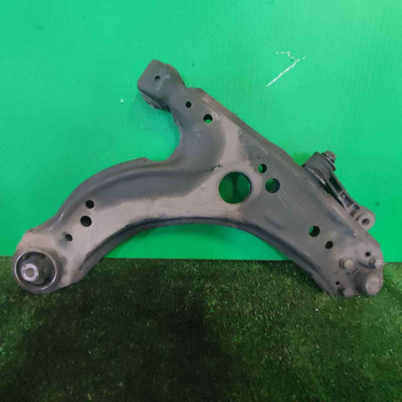 BRAZO SUSPENSION INFERIOR DELANTERO IZQUIERDO