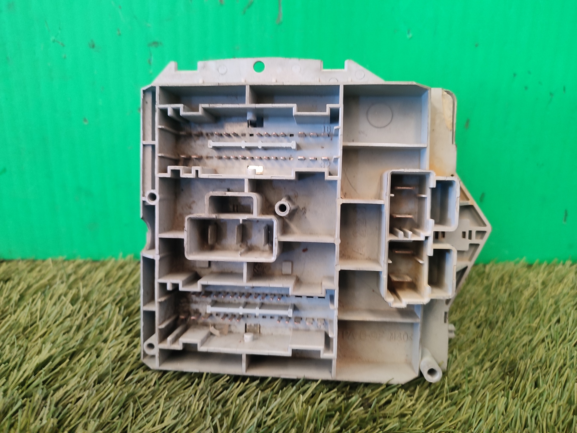 CAJA RELES / FUSIBLES