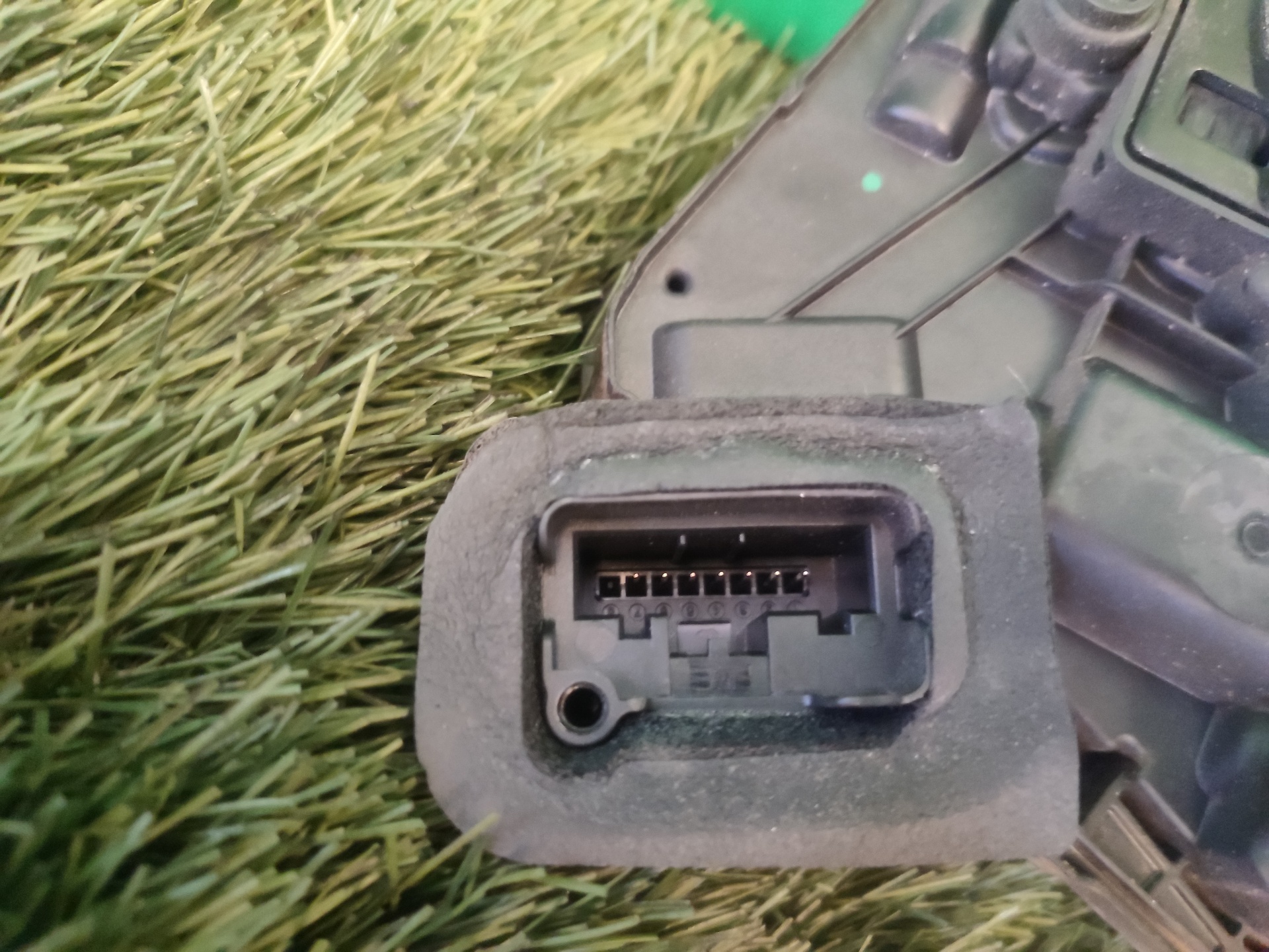 CERRADURA PUERTA TRASERA DERECHA