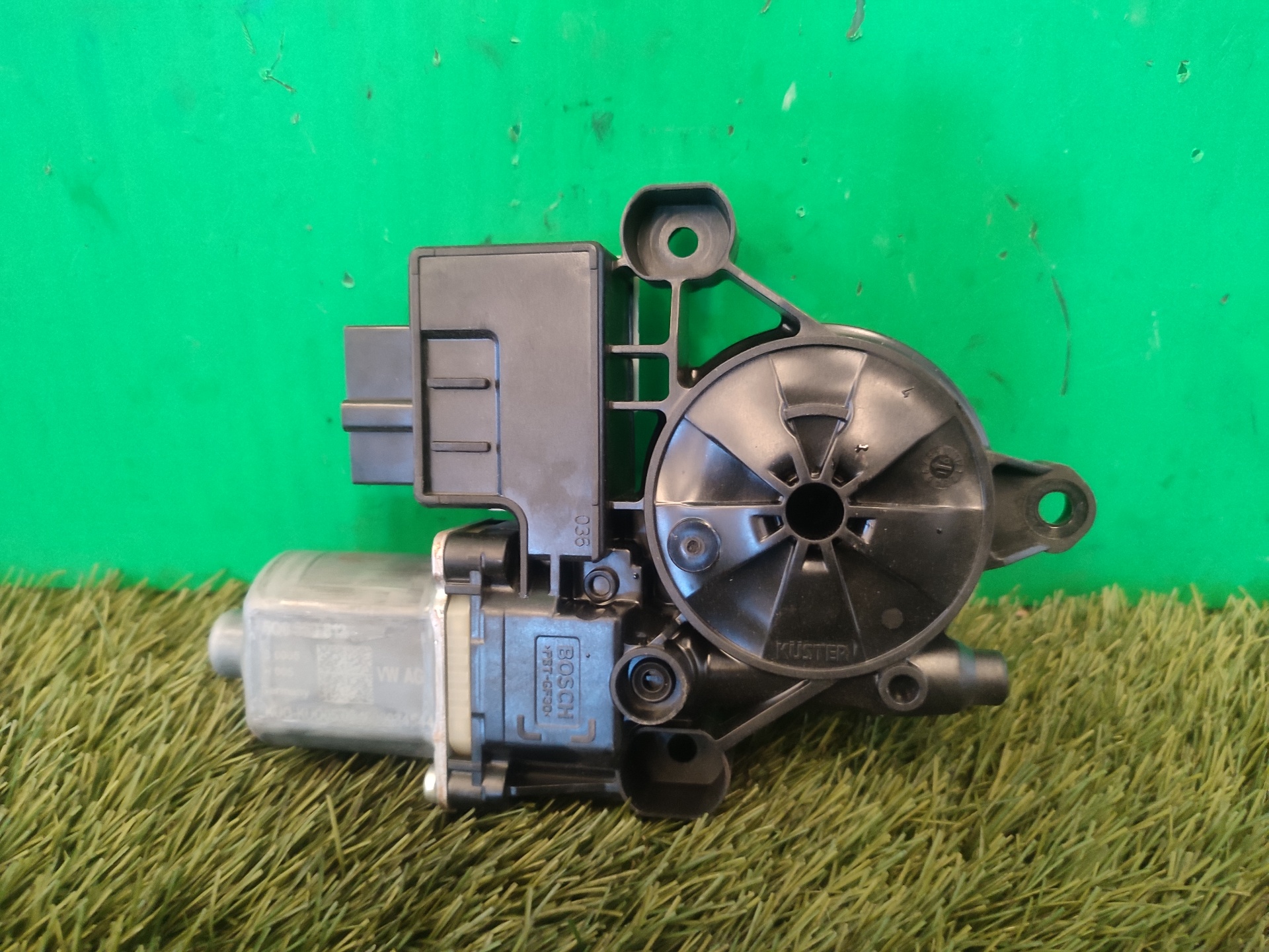 MOTOR ELEVALUNAS TRASERO DERECHO