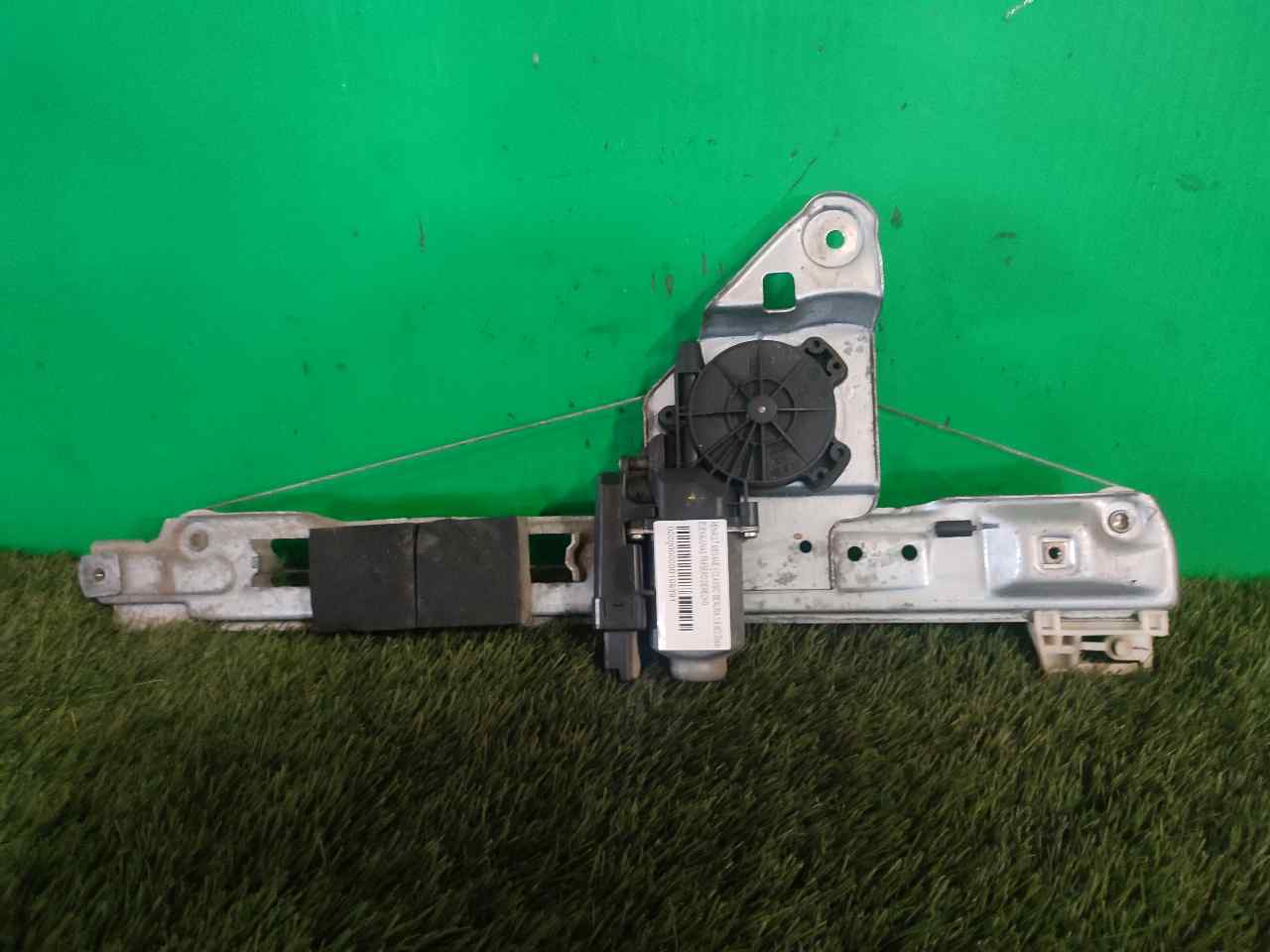 ELEVALUNAS TRASERO DERECHO