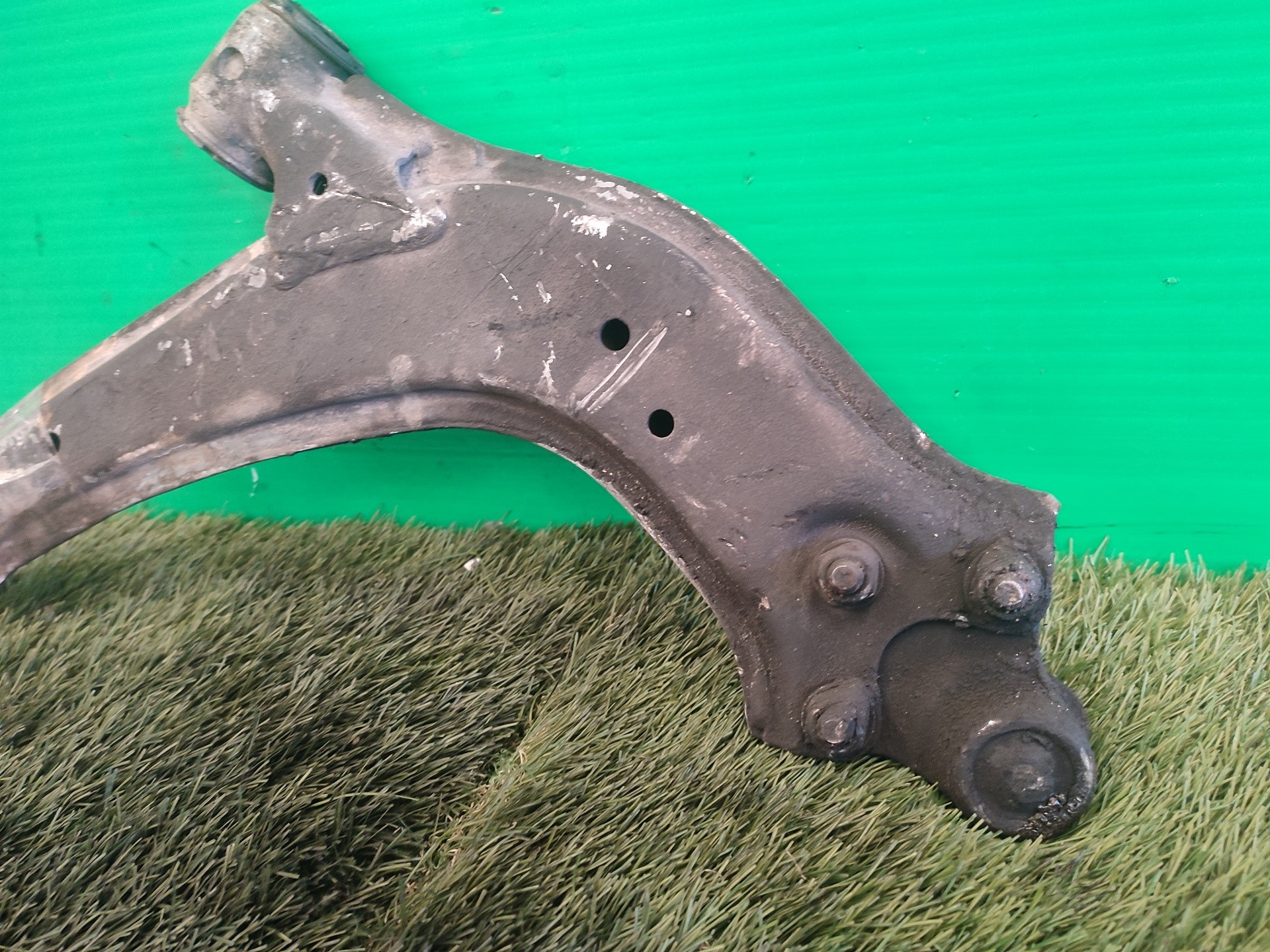 BRAZO SUSPENSION INFERIOR DELANTERO IZQUIERDO