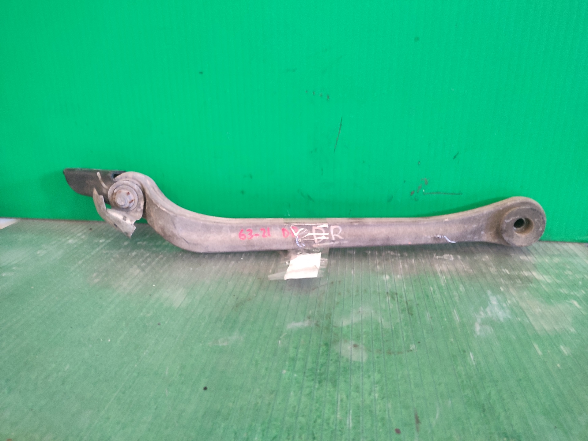BRAZO SUSPENSION INFERIOR TRASERO DERECHO