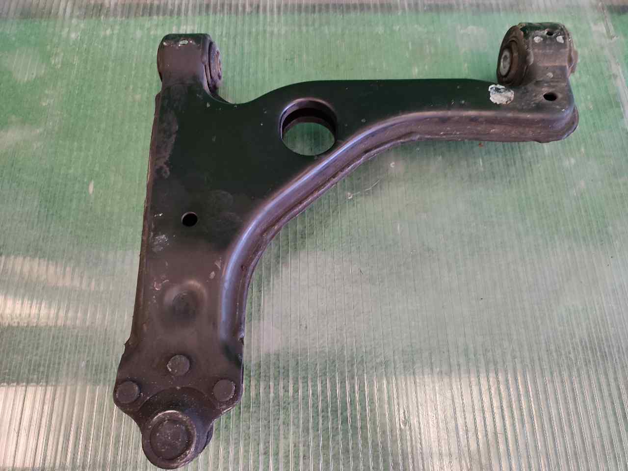 BRAZO SUSPENSION INFERIOR DELANTERO DERECHO
