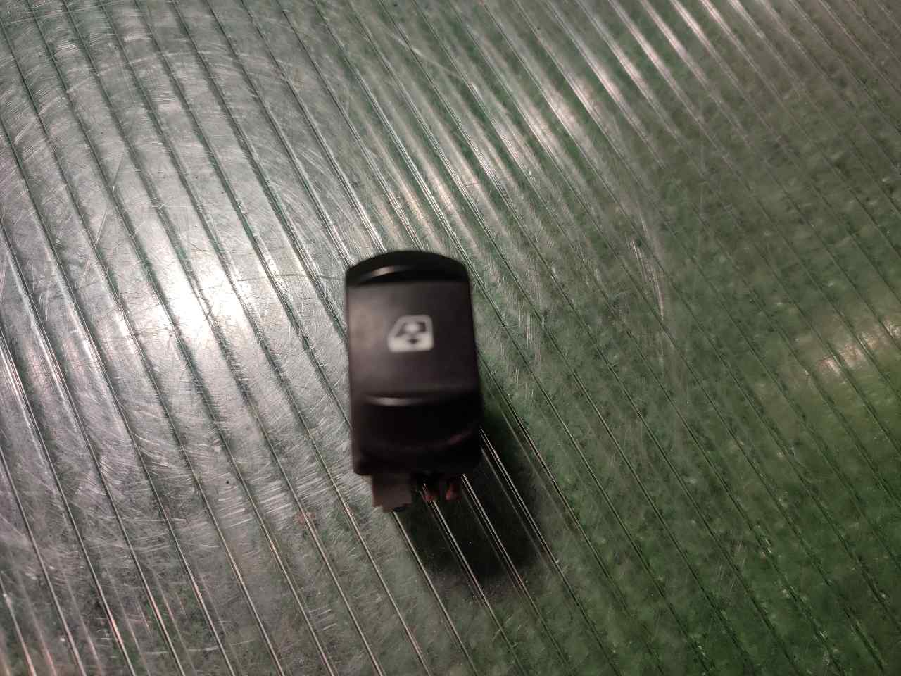 MANDO ELEVALUNAS DELANTERO DERECHO