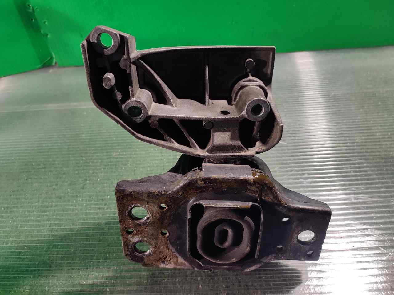SOPORTE MOTOR DERECHO