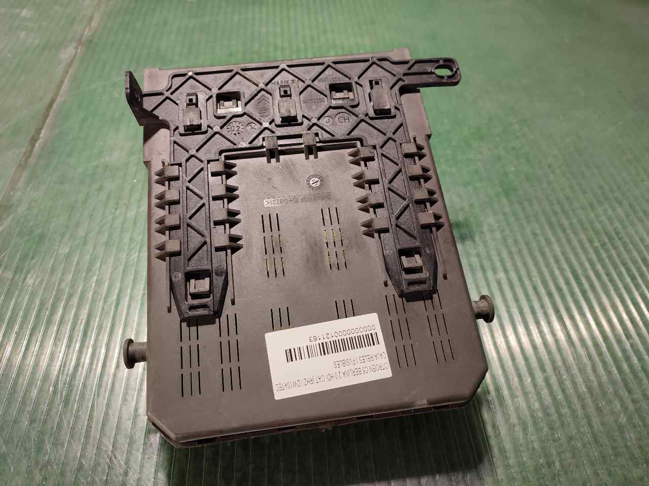 CAJA RELES / FUSIBLES