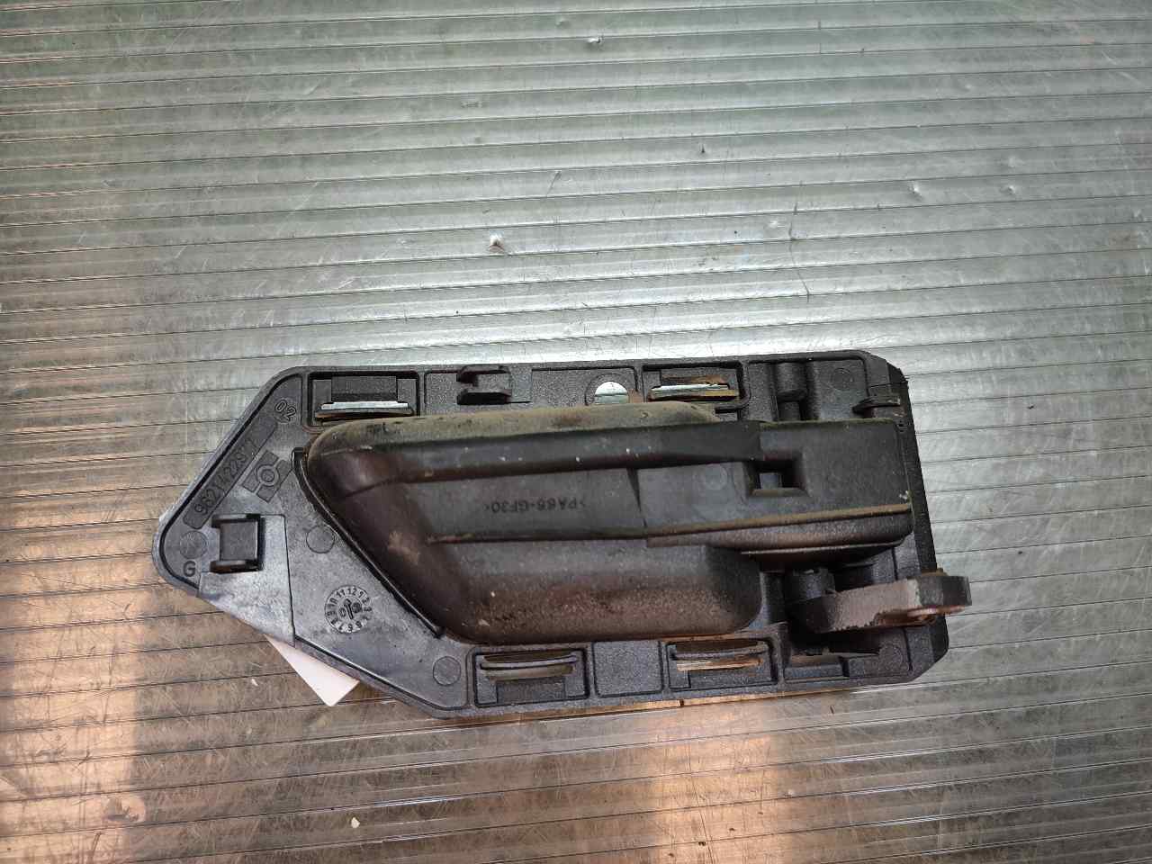 MANETA INTERIOR DELANTERA IZQUIERDA