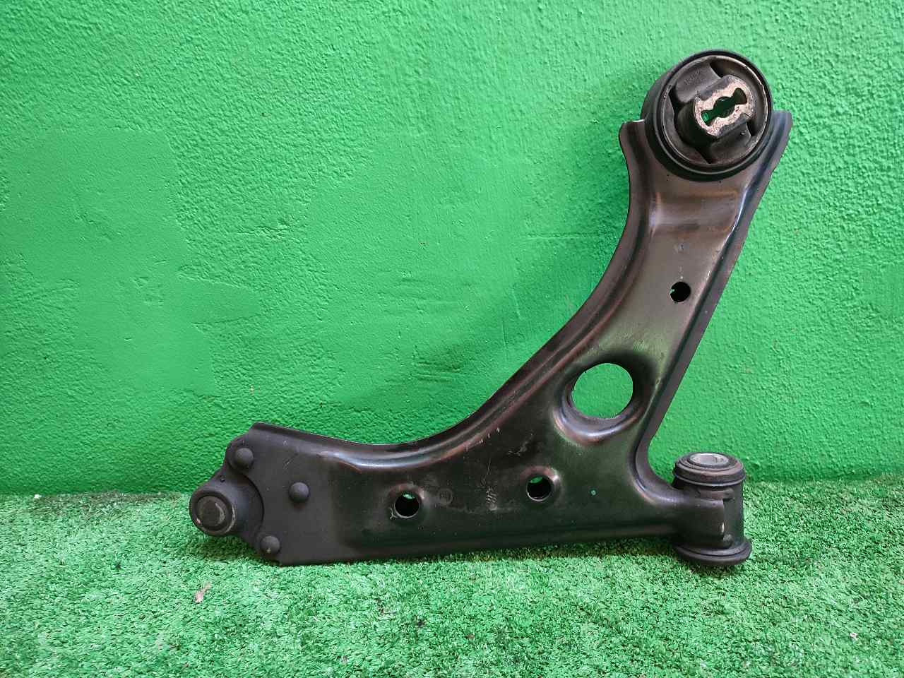 BRAZO SUSPENSION INFERIOR DELANTERO IZQUIERDO
