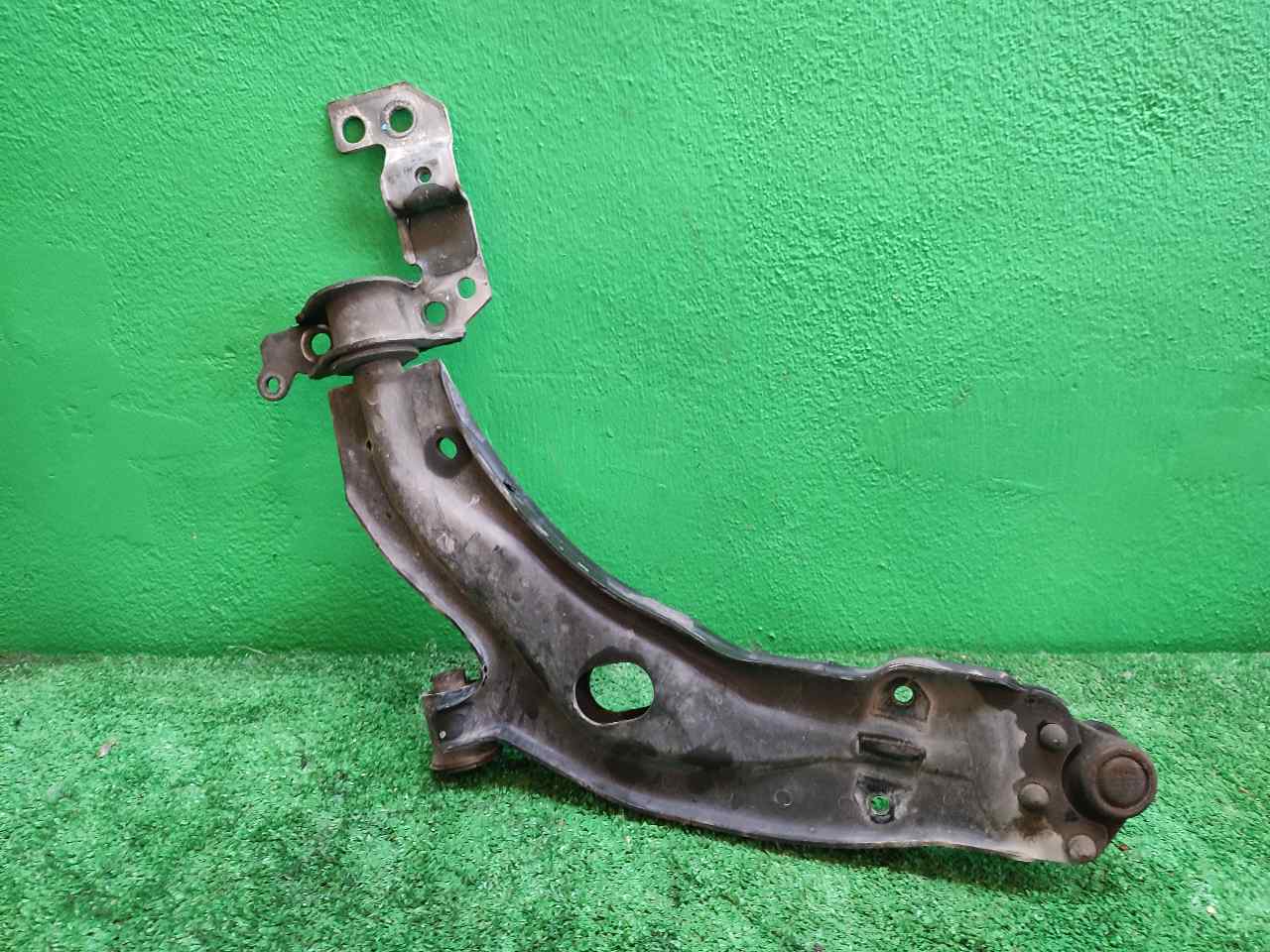 BRAZO SUSPENSION INFERIOR DELANTERO DERECHO