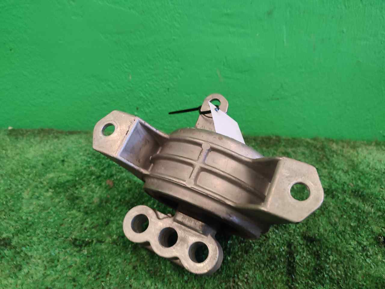 SOPORTE MOTOR DERECHO