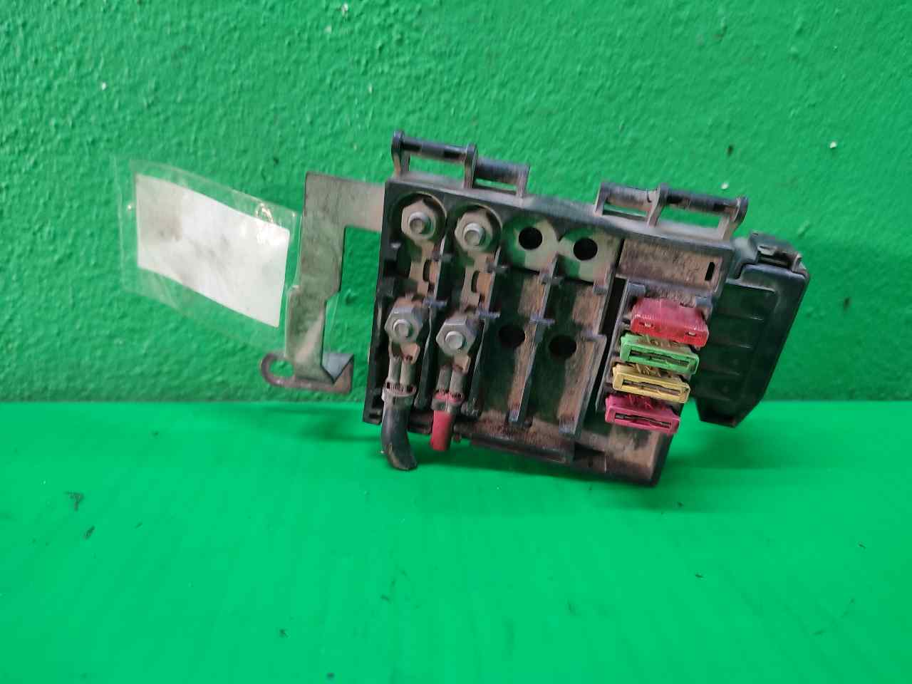 CAJA RELES / FUSIBLES