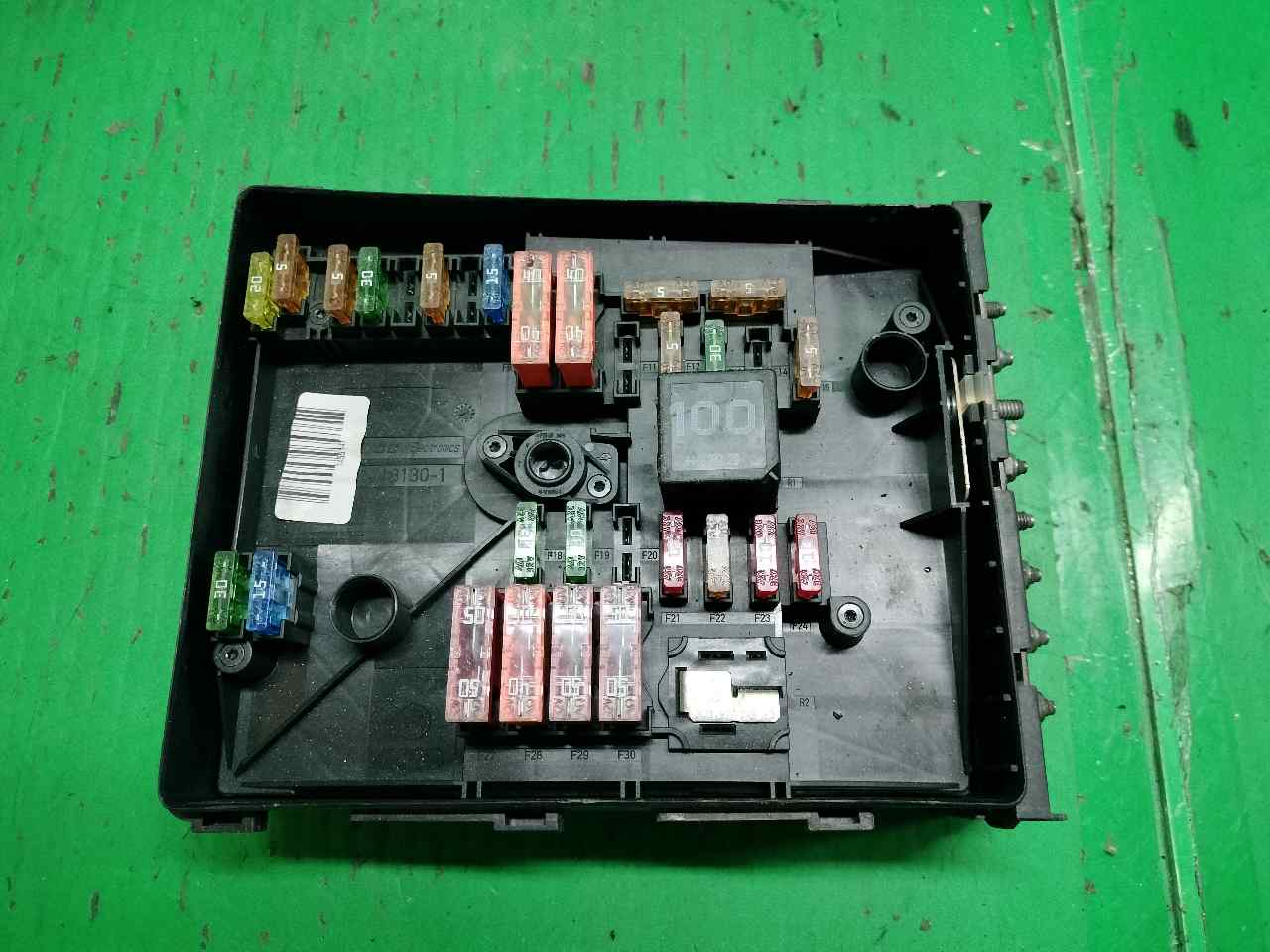 CAJA RELES / FUSIBLES