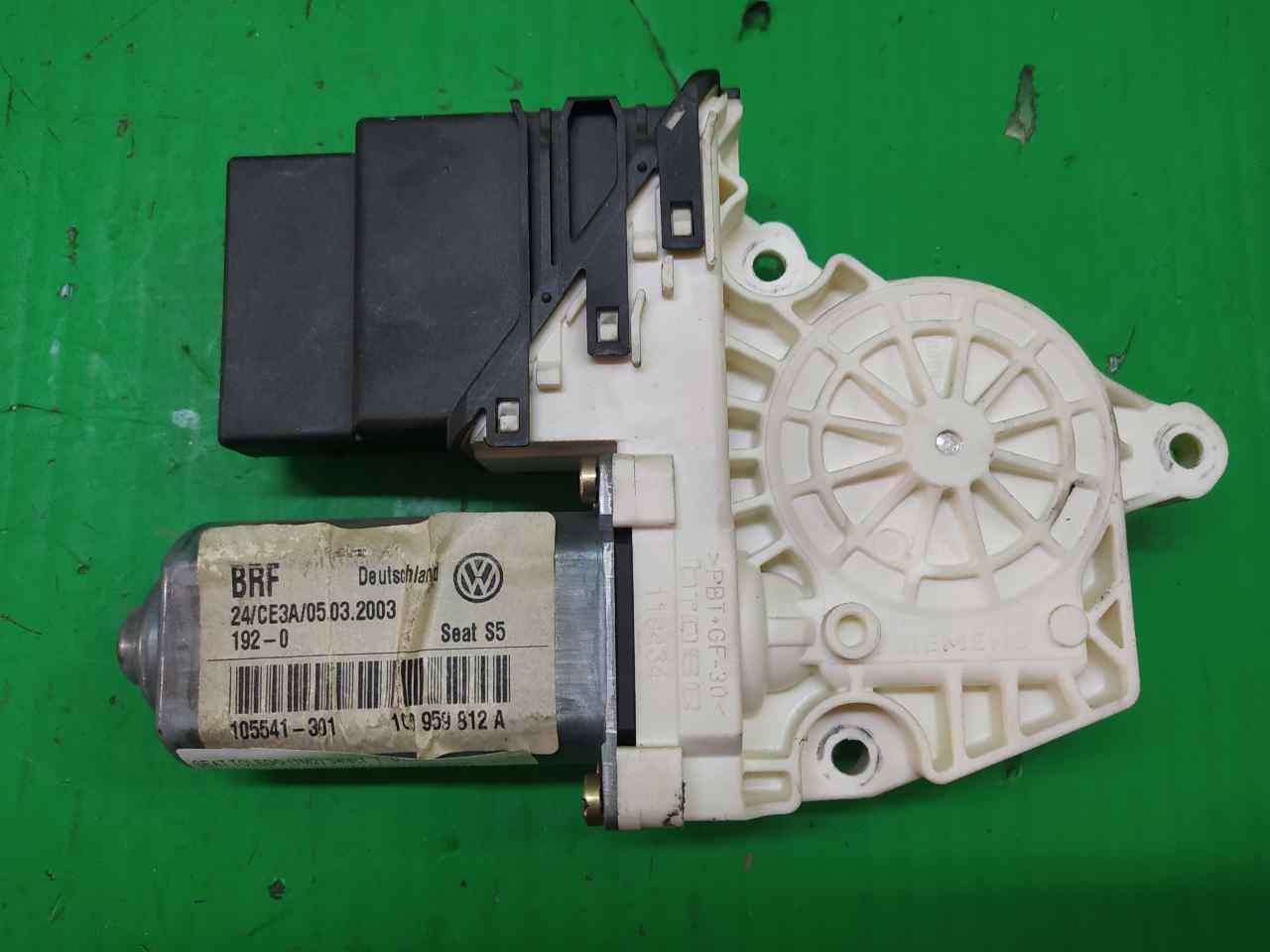 MOTOR ELEVALUNAS TRASERO DERECHO