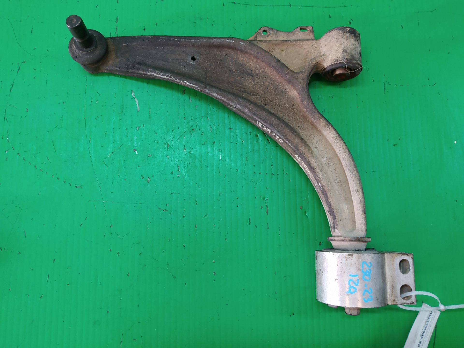 BRAZO SUSPENSION INFERIOR DELANTERO IZQUIERDO