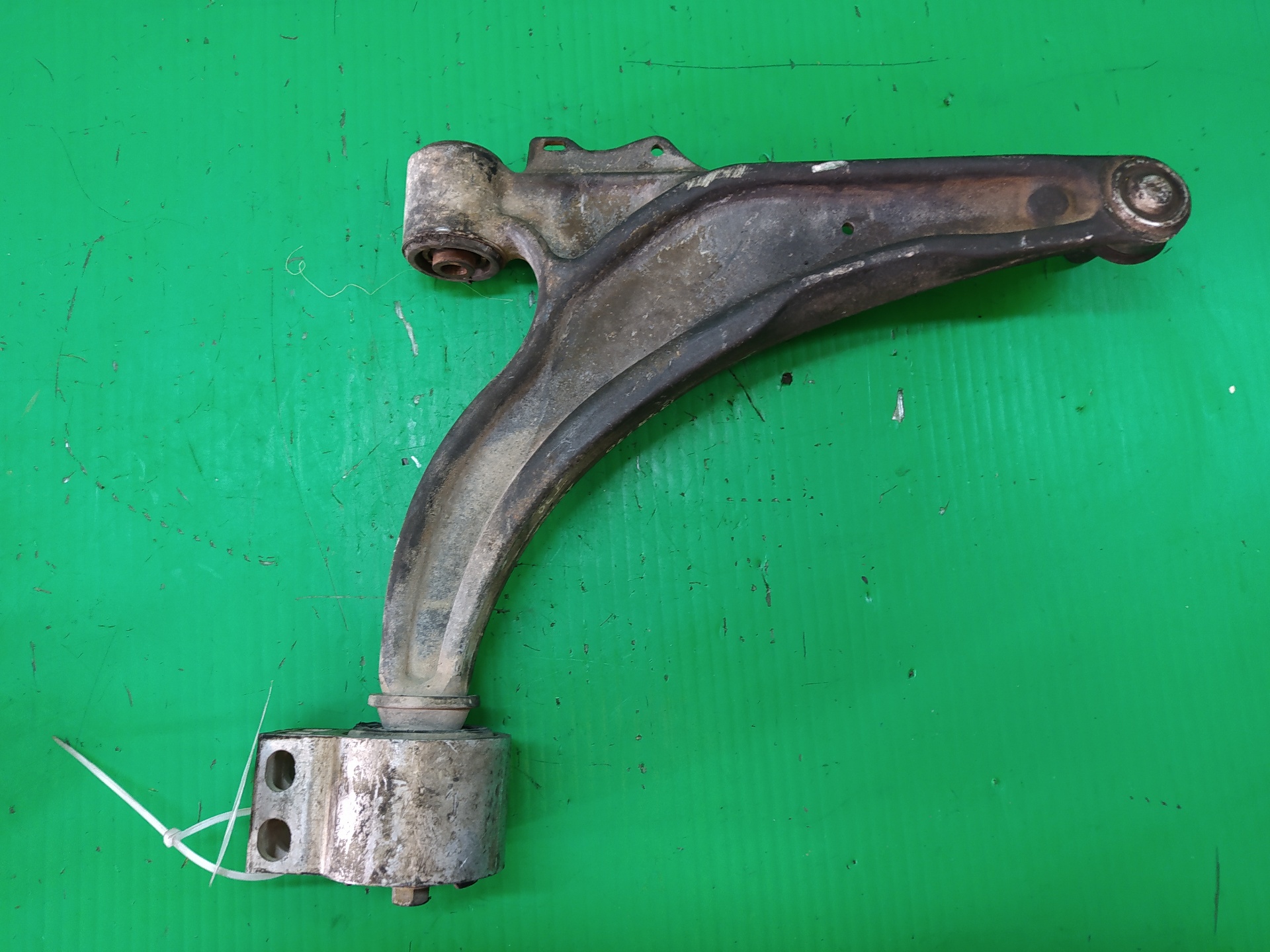 BRAZO SUSPENSION INFERIOR DELANTERO IZQUIERDO