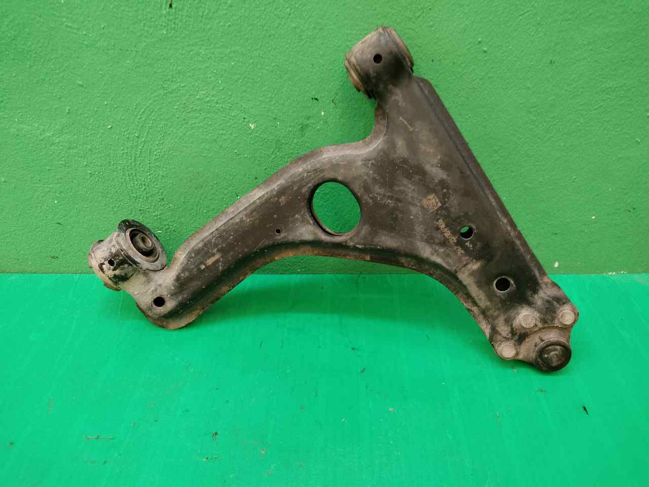 BRAZO SUSPENSION INFERIOR DELANTERO IZQUIERDO